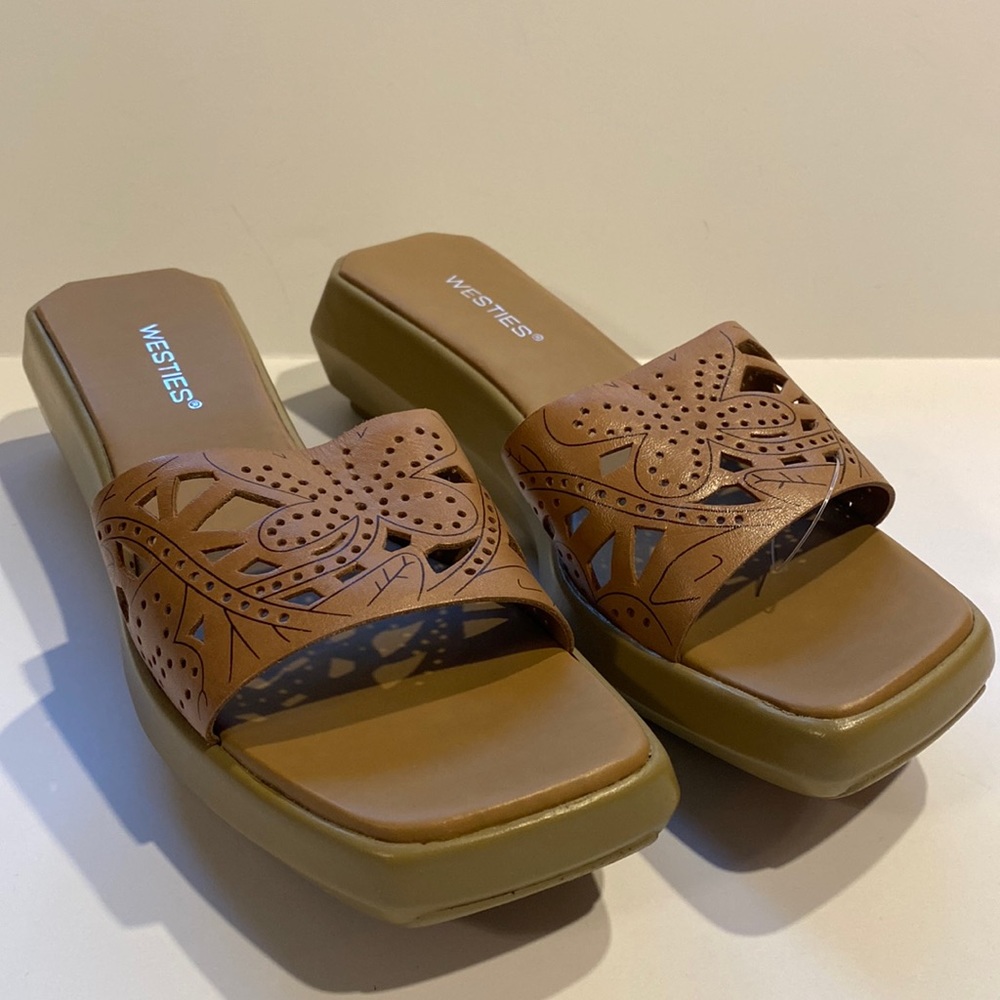 Westies SZ 6 Open Toe Wedge Heel Camel Sandals Slip On Leather NWOT